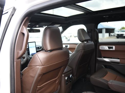 Used 2024 Ford Explorer King Ranch w/ Technology Package image 16