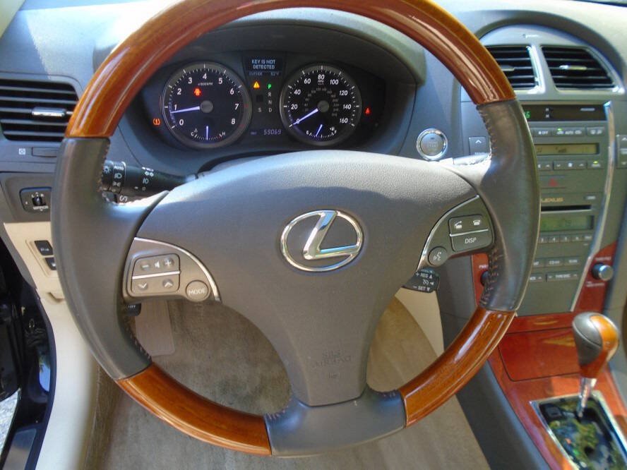 Used 2010 Lexus ES 350 w/ Preferred Accessory Package FWD image 12