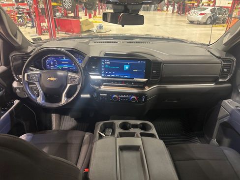 Used 2025 Chevrolet Silverado 1500 LT AWD/4WD image 45