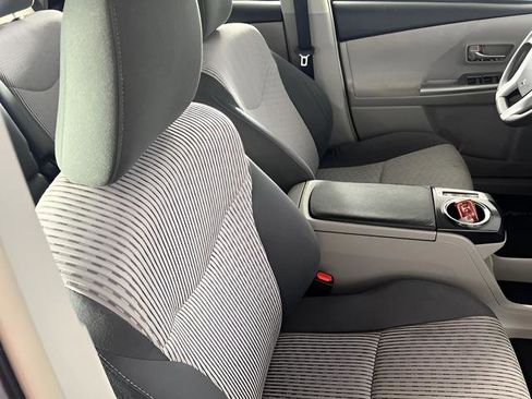 Used 2016 Toyota Prius V Five image 19