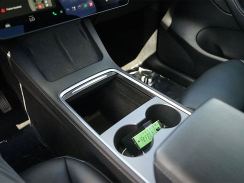 Used 2021 Tesla Model Y Long Range AWD/4WD image 25