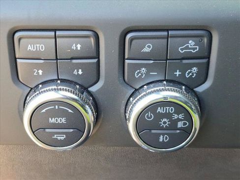Used 2025 GMC Sierra 1500 AT4 w/ AT4 Premium Package AWD/4WD image 13