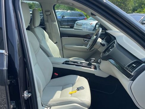Used 2019 Volvo XC90 T5 Momentum w/ Multimedia Package AWD/4WD image 6