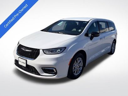 Used 2026 Chrysler Pacifica Select