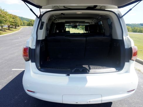 Used 2011 INFINITI QX56 4WD w/ Deluxe Touring Pkg image 35