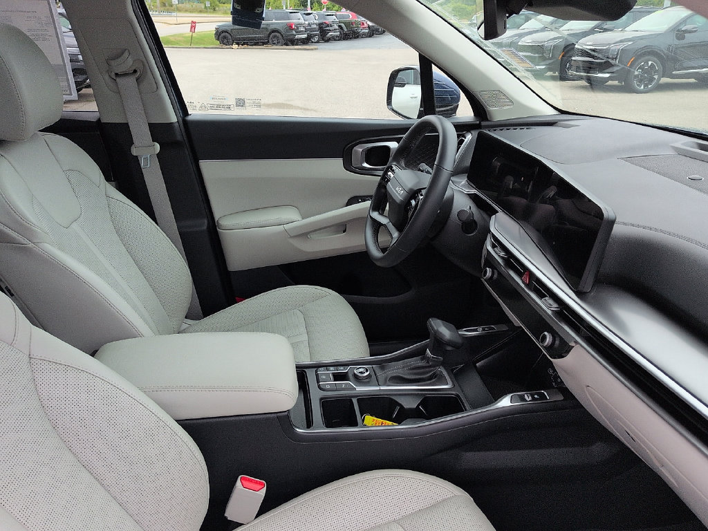 Used 2026 Kia Sorento S w/ S Panoramic Sunroof Package FWD image 7