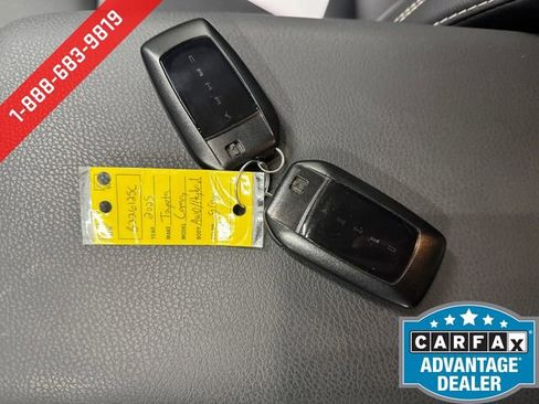 Used 2025 Toyota Camry SE AWD/4WD image 27