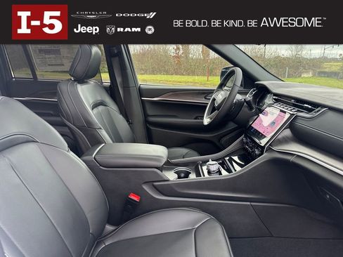 New 2025 Jeep Grand Cherokee Limited w/ Luxury Tech Group II image 9
