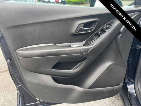 Used 2022 Chevrolet Trax LT w/ Driver Confidence Package AWD/4WD image 13