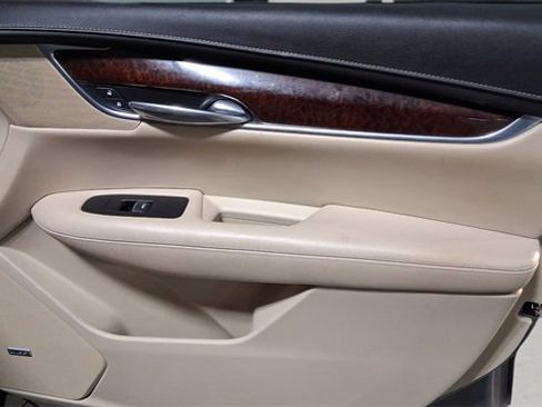 Used 2018 Cadillac XT5 Luxury w/ Driver Awareness Package image 19