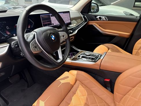 Used 2024 BMW X7 xDrive40i w/ Climate Comfort Package AWD/4WD image 9