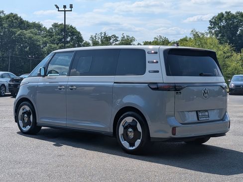 Used 2025 Volkswagen ID. Buzz Pro S Plus RWD image 7