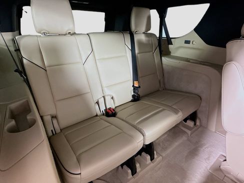 Used 2021 Cadillac Escalade ESV Premium Luxury w/ LPO, Radiant Package AWD/4WD image 29
