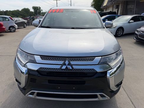 Used 2019 Mitsubishi Outlander SE FWD image 2