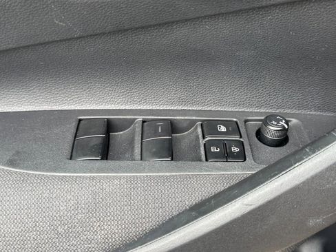 Used 2025 Toyota Corolla LE image 21