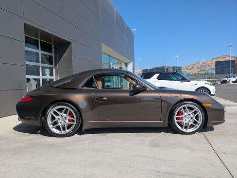 Used 2010 Porsche 911 Carrera 4S image 4