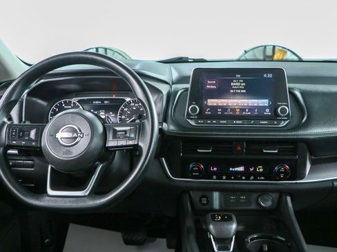 Used 2024 Nissan Rogue SV FWD image 17