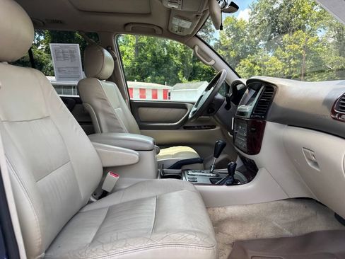 Used 2004 Toyota Land Cruiser w/ Convenience Pkg AWD/4WD image 29