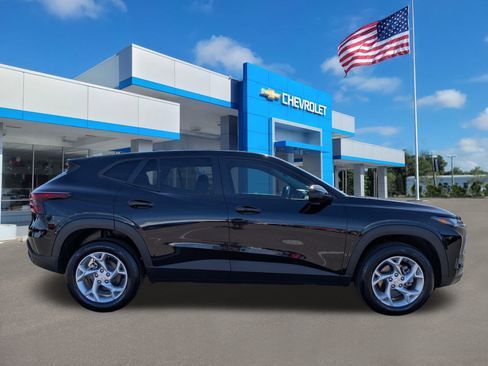 Used 2024 Chevrolet Trax LS w/ LS Convenience Package image 3