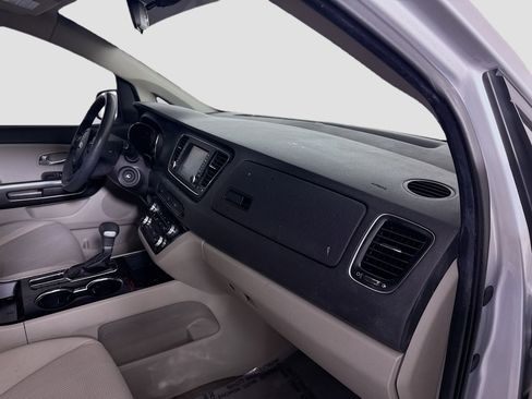 Used 2021 Kia Sedona LX image 27