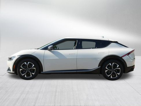 Used 2024 Kia EV6 Wind w/ Wind Technology Package AWD/4WD image 4