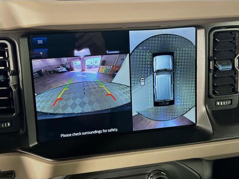 Used 2023 Ford Bronco Wildtrak image 16