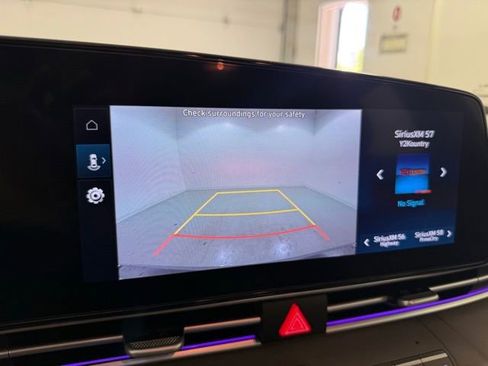 Used 2025 Hyundai Elantra SEL FWD image 18