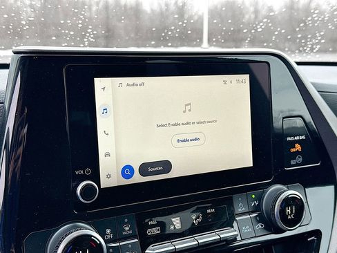 Used 2024 Toyota Highlander LE image 21