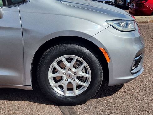 Used 2021 Chrysler Pacifica Touring-L image 28