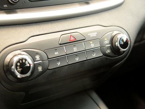 Used 2018 Kia Sorento L image 24