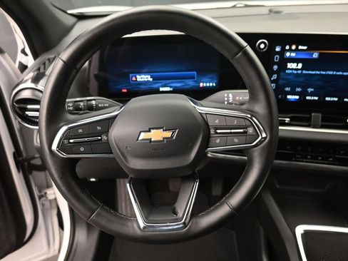 Used 2025 Chevrolet Equinox LT AWD/4WD image 17