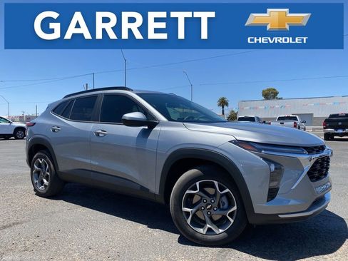Used 2026 Chevrolet Trax LT FWD image 1