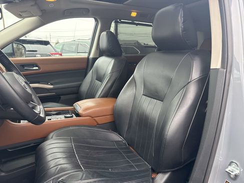 Used 2022 Nissan Pathfinder Platinum w/ Cargo Package image 14