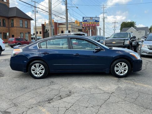 Used 2011 Nissan Altima 2.5 SL w/ Technology Pkg FWD image 3