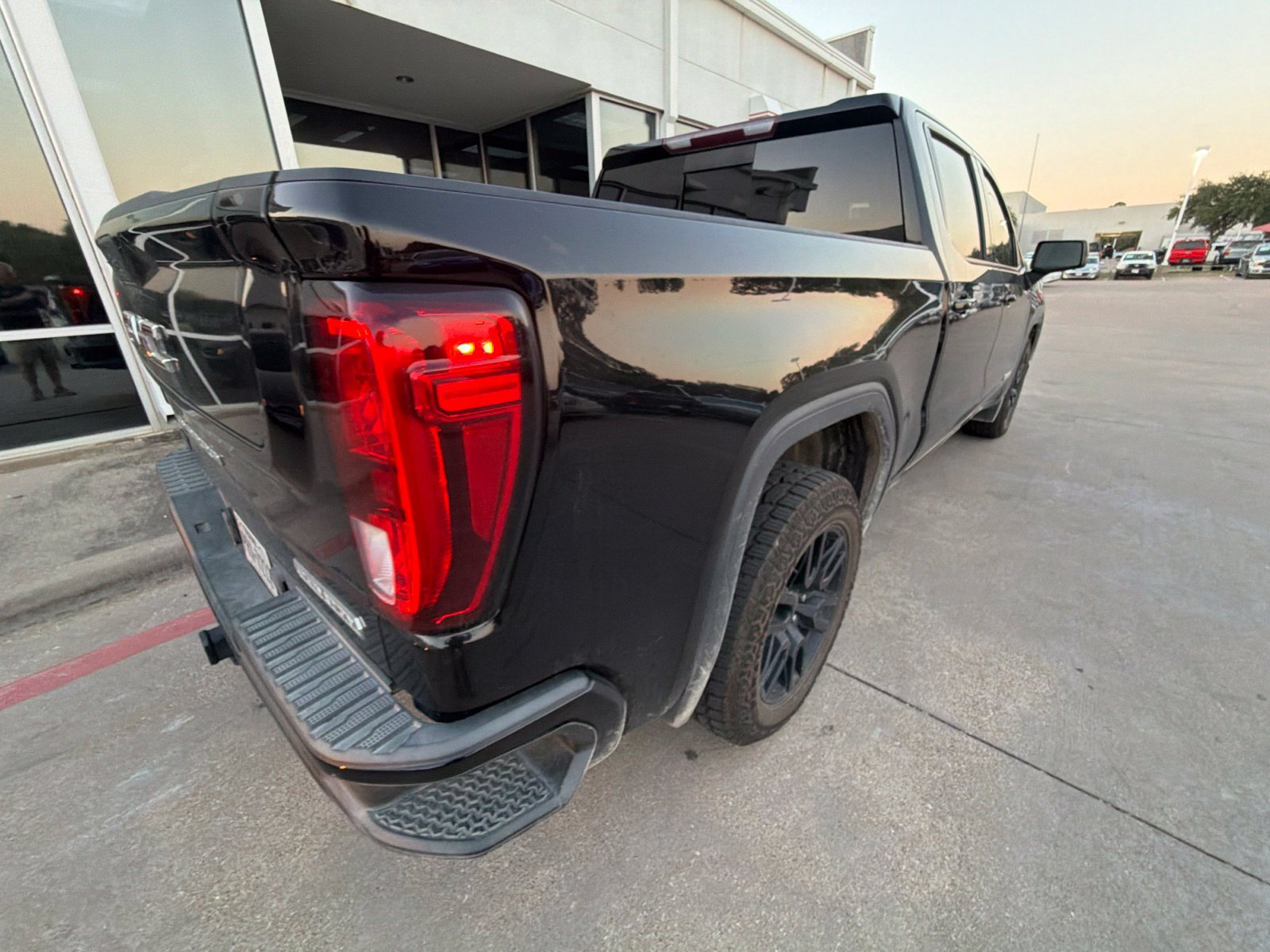 Used 2021 GMC Sierra 1500 Elevation w/ Preferred Package RWD image 5