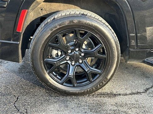 Used 2023 Jeep Wagoneer 4WD image 12