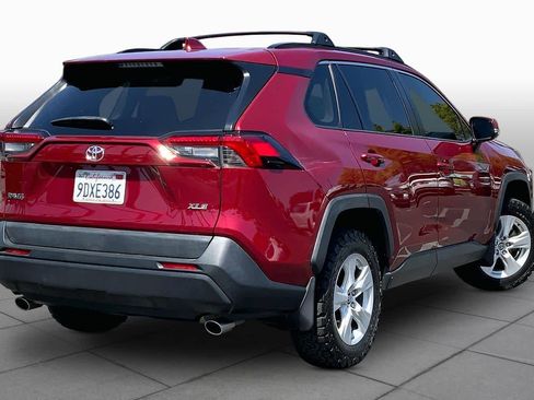Used 2019 Toyota RAV4 XLE w/ Convenience Package FWD image 12