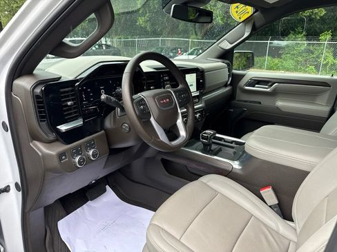 Used 2024 GMC Sierra 1500 SLT w/ SLT Premium Package AWD/4WD image 9