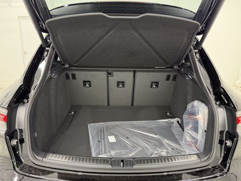 New 2026 Porsche Macan AWD/4WD image 59