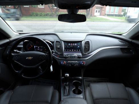 Used 2017 Chevrolet Impala LT image 23