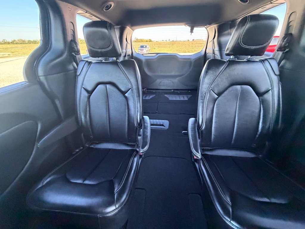 Used 2025 Chrysler Pacifica Select FWD image 21