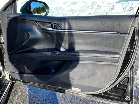 Used 2020 Toyota Camry XSE image 12