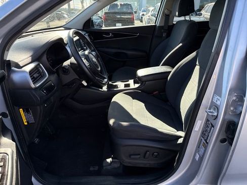 Used 2017 Kia Sorento AWD w/ LX Convenience Package image 14