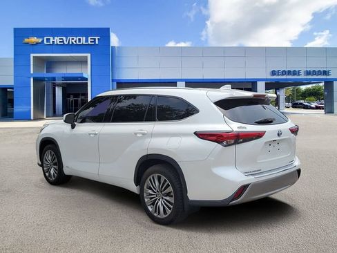 Used 2022 Toyota Highlander Platinum AWD/4WD image 3