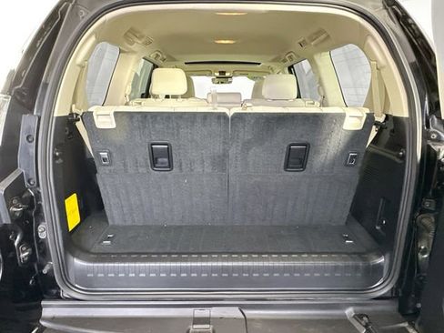 Used 2020 Lexus GX 460 Premium w/ Premium Package image 34