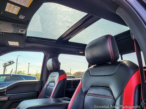 Used 2019 Ford F150 Lariat w/ Equipment Group 502A Luxury AWD/4WD image 9