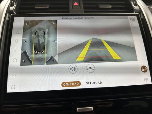 Used 2024 Land Rover Discovery Dynamic SE image 22