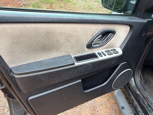 Used 2005 Mercury Mariner 2WD V6 image 14
