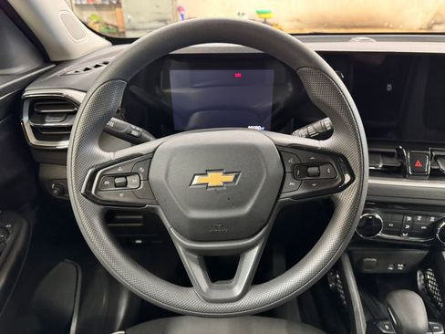 Used 2025 Chevrolet TrailBlazer LT AWD/4WD image 19