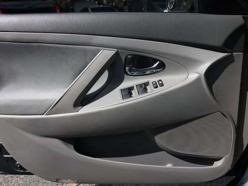 Used 2010 Toyota Camry LE FWD image 40